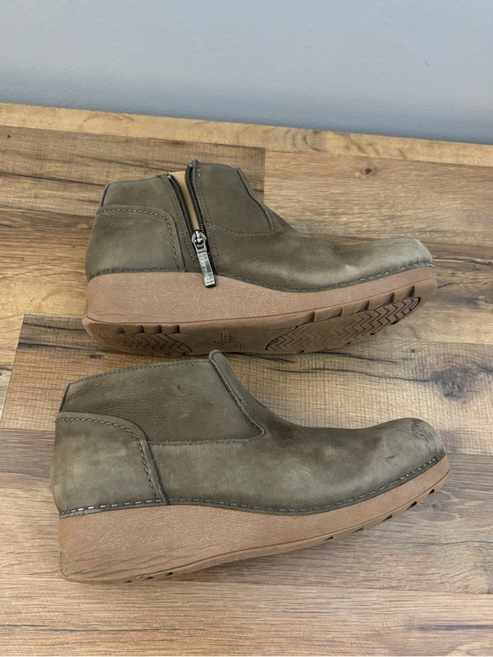 Dansko Charlene Wedge Heel Ankle Bootie Green Milled Nubuck - Picture 9 of 10